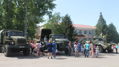 В Петропавловке впервые в параде Победы поучаствовала военная техника