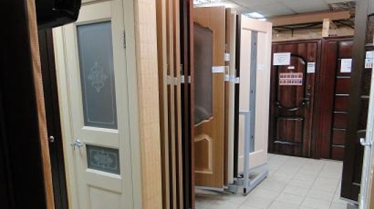 Бизнесмен задолжал воронежцам полмиллиона рублей из-за плохих дверей