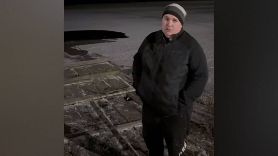 Под Воронежем мужчина спас провалившегося под лед на реке ребенка