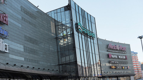 ЧОП без лицензии год обеспечивал безопасность в 2 торговых центрах Воронежа