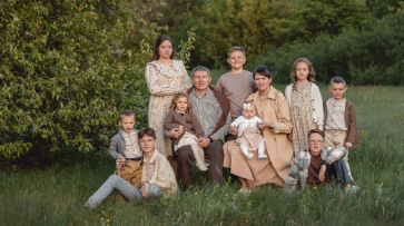 Много детей – семейная традиция. Награжденные Владимиром Путиным супруги Богдановы из Воронежской области поделились секретами воспитания 5 сыновей и 5 дочерей