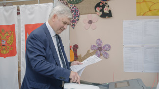 Губернатор Александр Гусев проголосовал на выборах депутатов Воронежской областной и городской дум