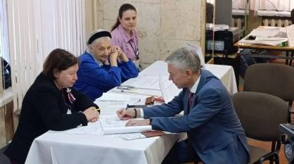 Депутат Госдумы Евгений Ревенко принял участие в выборах в воронежской школе №37