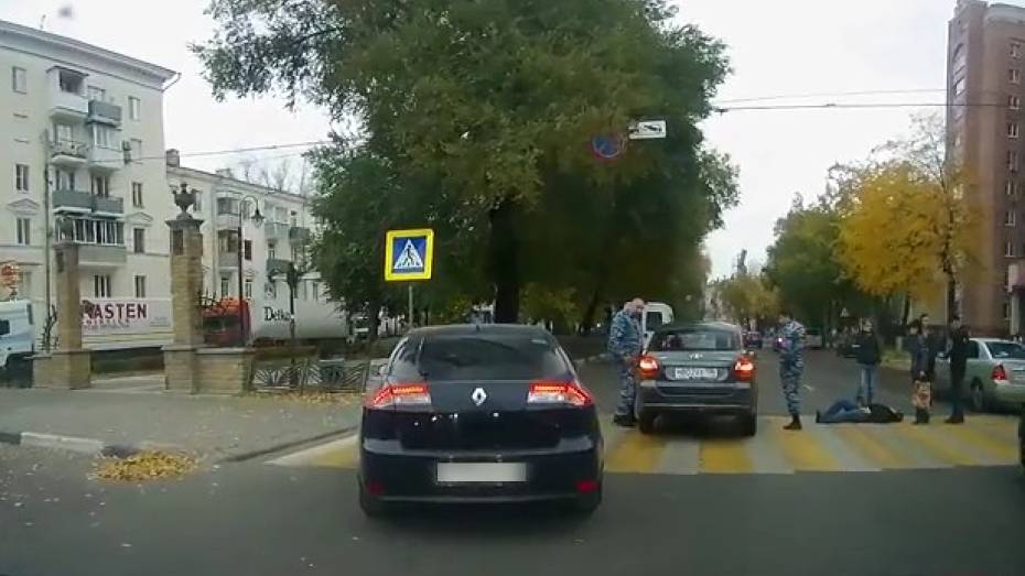 В Воронеже «Гранта» сбила пешехода: видео ДТП появилось в сети