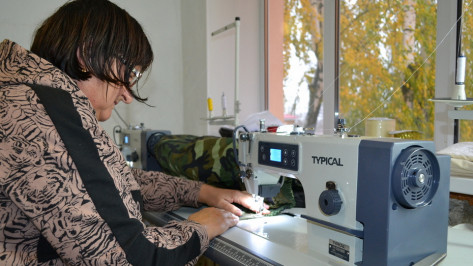 Бутурлиновскому цеху по пошиву одежды для участников СВО передали новые швейные машины