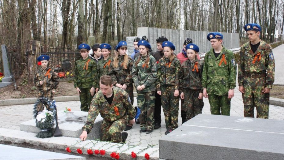 Верхнемамонцы побывали на могиле Героя Советского Союза Тимофея Авдеева в Выборге