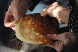 Стоимость порции блинов на Масленицу в Воронеже оценили в 148 рублей