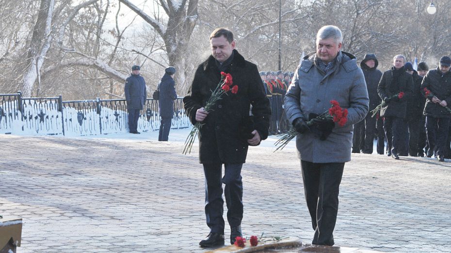 Первые лица региона почтили память защитников Воронежа