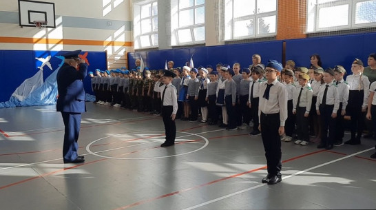 В каменской школе прошел «парад российских войск»
