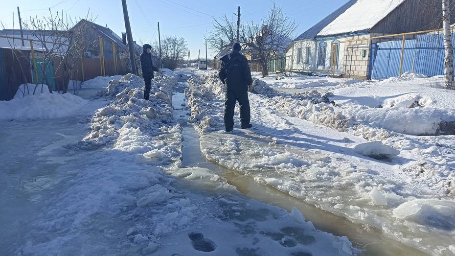 В Боброве грунтовые воды затопили дворы и подвалы домов