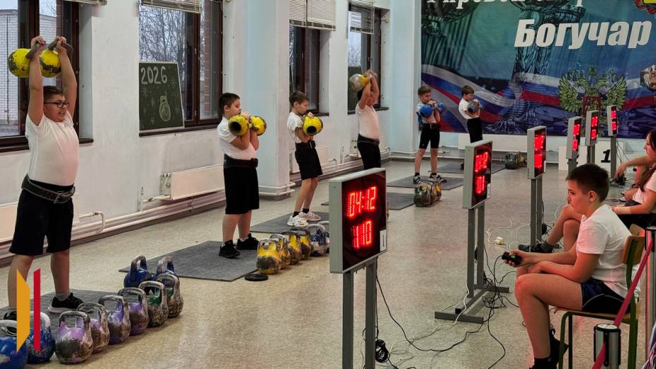 В Богучаре юные силачи завоевали 14 золотых медалей на турнире «Путь к рекорду»