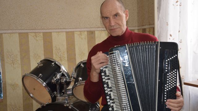 Житель Воронежской области станет выпускником музучилища в 66 лет