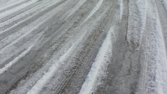 Из-за непогоды в Воронежской области занесло фуру: мужчина погиб, женщина ранена