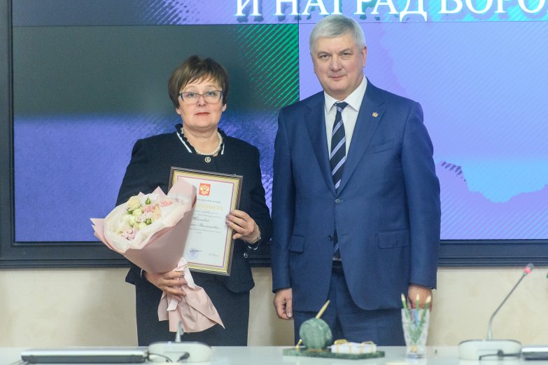 ВРУЧЕНИЕ НАГРАД В ПРАВИТЕЛЬСТВЕ