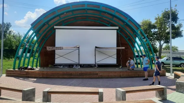 В россошанском селе Подгорное появился кинотеатр под открытым небом