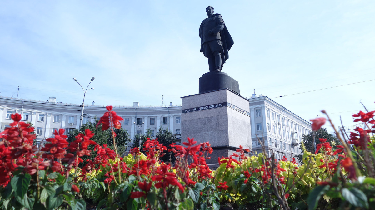 Памятник черняховскому в воронеже фото