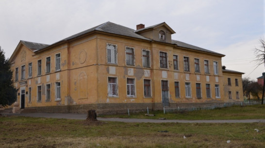 СК проверит информацию об аварийном состоянии школы в Воронежской области
