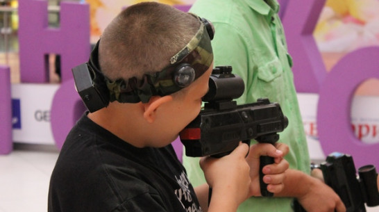 На премьере  комедии «Все и сразу» воронежцы сыграли в лазерстрайк