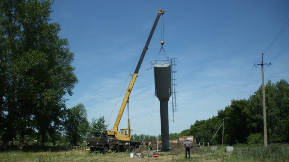 В каменском хуторе Новиковском установили новую водонапорную башню