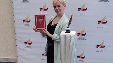 Острогожскую поэтессу наградили медалью «Федор Достоевский 200 лет»