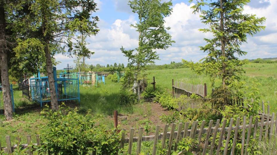 Активисты благоустроили кладбище в ольховатском хуторе