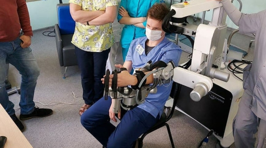 Экзоскелет кисти появился в Воронежской областной больнице