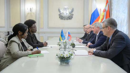 Глава региона и посол Руанды обсудили прямые поставки кофе и чая из Африки в Воронеж 