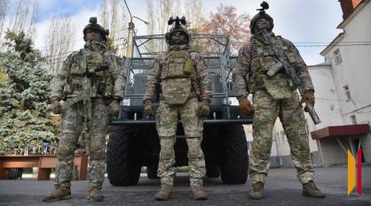 Авто с «начинкой» и задержание преступника: юные воронежцы побывали на базе росгвардейцев