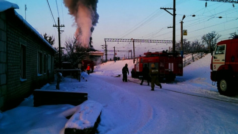 В Воронежской области загорелся железнодорожный вокзал на станции Тресвятская