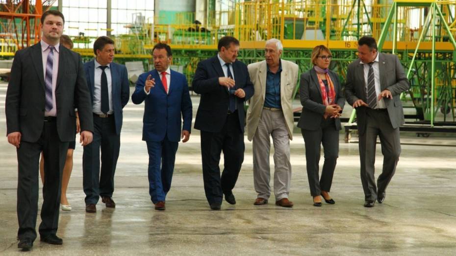 Председатель Центрально-Черноземного банка Владимир Салмин посетил Воронежский авиазавод