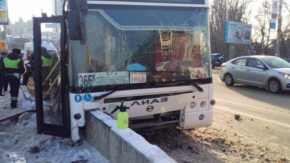 Стали известны подробности ДТП с 11 пострадавшими в центре Воронежа