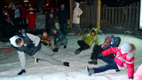 Акция «Час Земли» прошла в Воронеже под брейк-данс на снегу