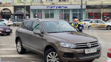 Сотрудники ГИБДД начали останавливать автомобилисток в центре Воронежа