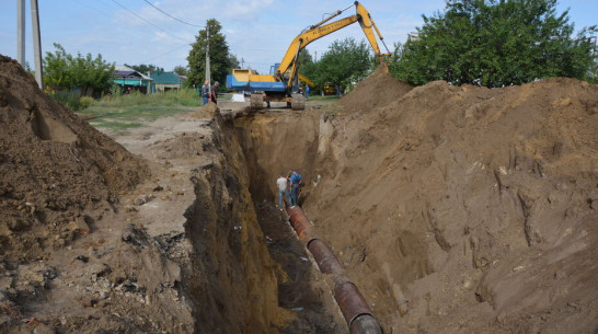 В Россошь из Воронежа доставили первую партию труб для ремонта коллектора