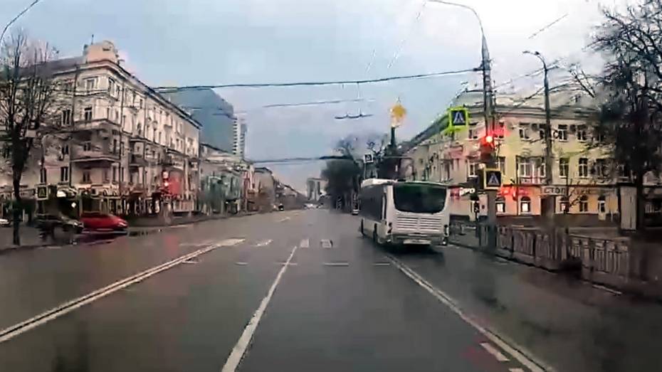 Водителя автобуса в Воронеже оштрафовали за нарушение ПДД после публикации видео в Сети