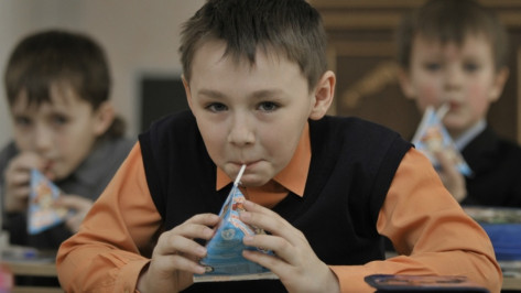 Скопившиеся в Воронеже запасы школьного молока раздадут ученикам