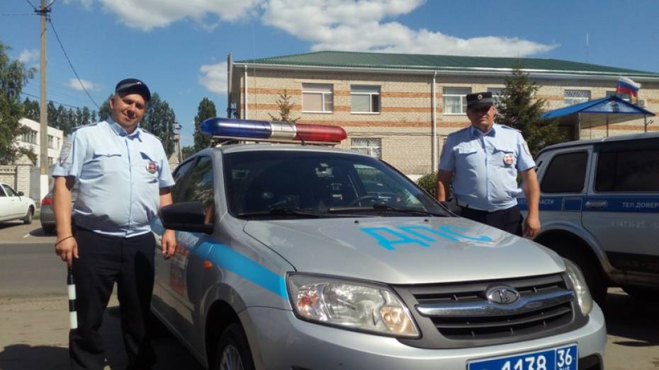 Полицейские дали «прикурить» попавшему в беду жителю Воронежской области