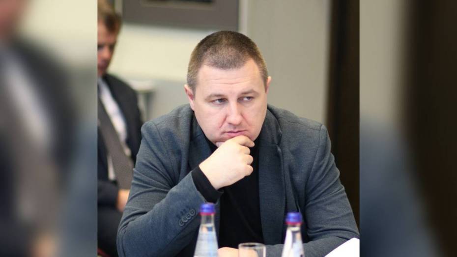 Губернатор Александр Гусев поздравил с юбилеем воронежского журналиста Юрия Бабаяна