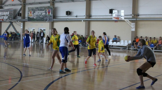 В Верхнемамонском районе прошли районные соревнования по гандболу