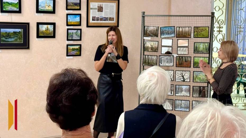 В Семилуках открылась первая выставка художницы Ольги Сенюковой