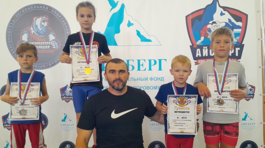 Репьевцы выиграли 4 медали на соревнованиях по вольной борьбе