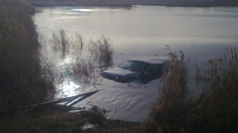 В Воронежской области машина слетела в пруд: погибли 2 женщины и девочка