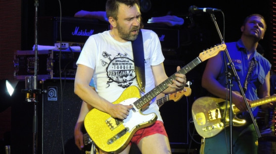 Сергей Шнуров повеселил воронежцев красными труселями