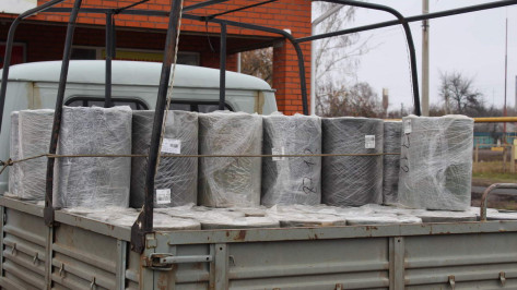 Грибановским волонтерам передали 70 рулонов спанбонда