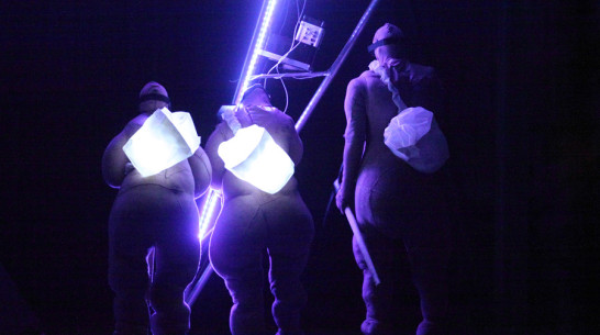 Один из уличных спектаклей Платоновского фестиваля покажут под крышей 