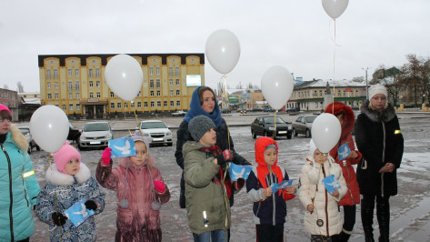 В Международный день памяти жертв ДТП в Борисоглебске впервые прошла акция «Белый голубь»