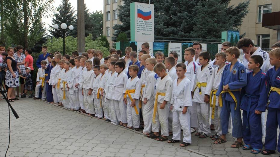 Бобровские дзюдоисты выиграли 10 золотых медалей