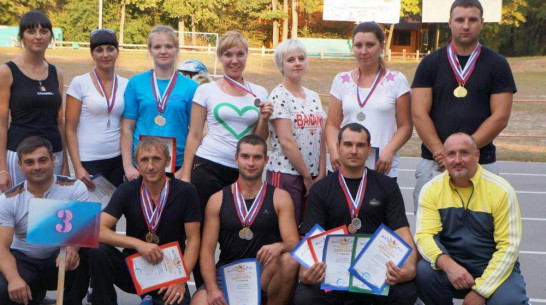 Верхнемамонцы завоевали медали на областной спартакиаде среди сотрудников многофункциональных центров 