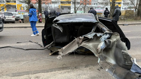 Audi порвало пополам: появились фотографии с места смертельного ДТП с автобусом в Воронеже