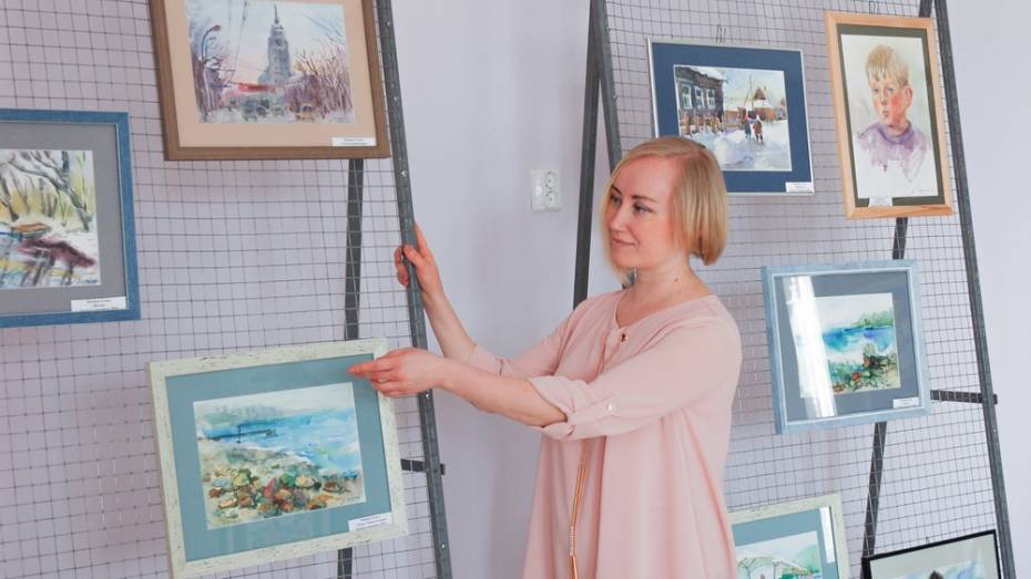 В Семилуках открылась выставка художника-акварелиста из Новой Усмани